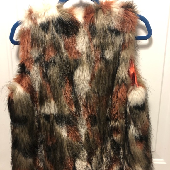 Multi colored faux fur vest. Nicely done. So soft - Picture 5 of 5